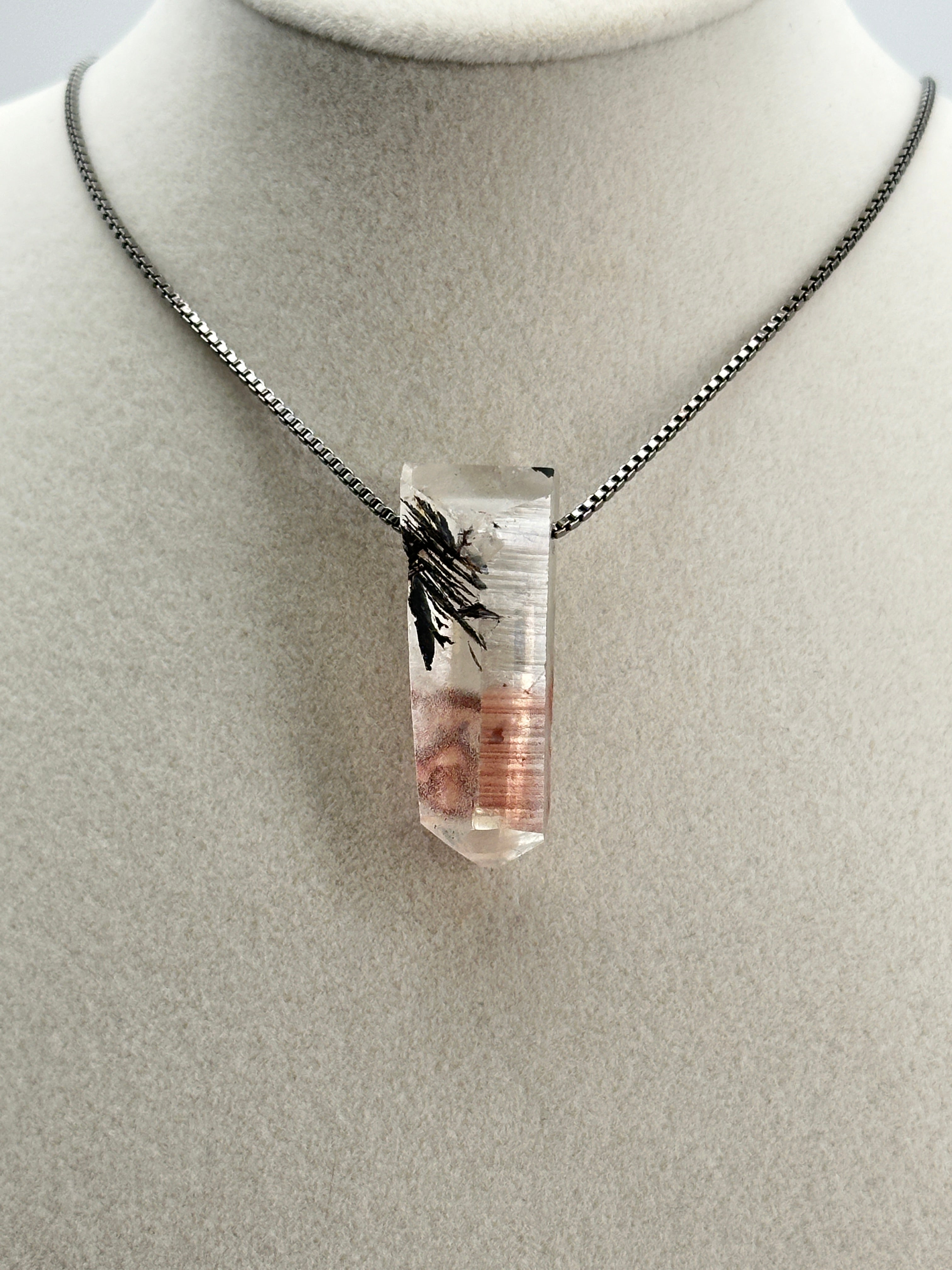 Pratt daddy crystals rose deals quartz pendant necklace